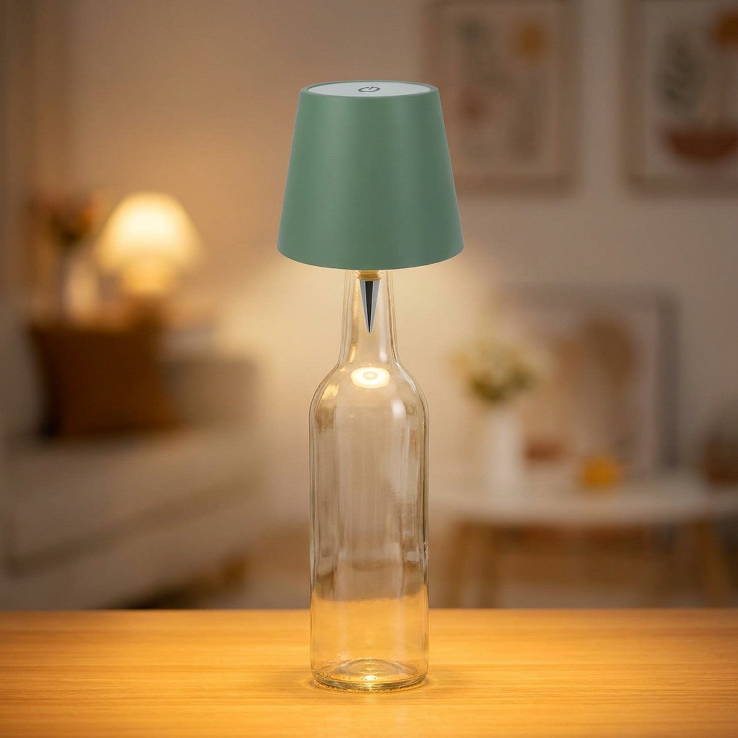 Lampe de table sans fil verte fixée sur une bouteille en verre