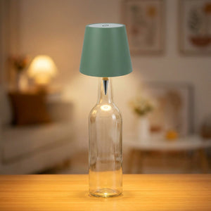 Lampe de table sans fil verte fixée sur une bouteille en verre