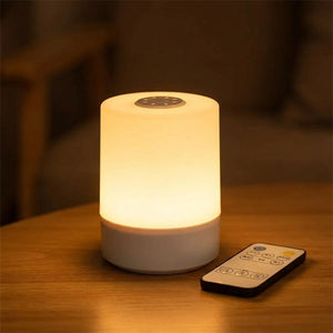 Lampe de chevet tactile allumée avec sa télécommande fournie