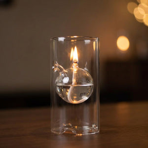 Lampe à huile ouragan couleur transparente avec flamme allumée
