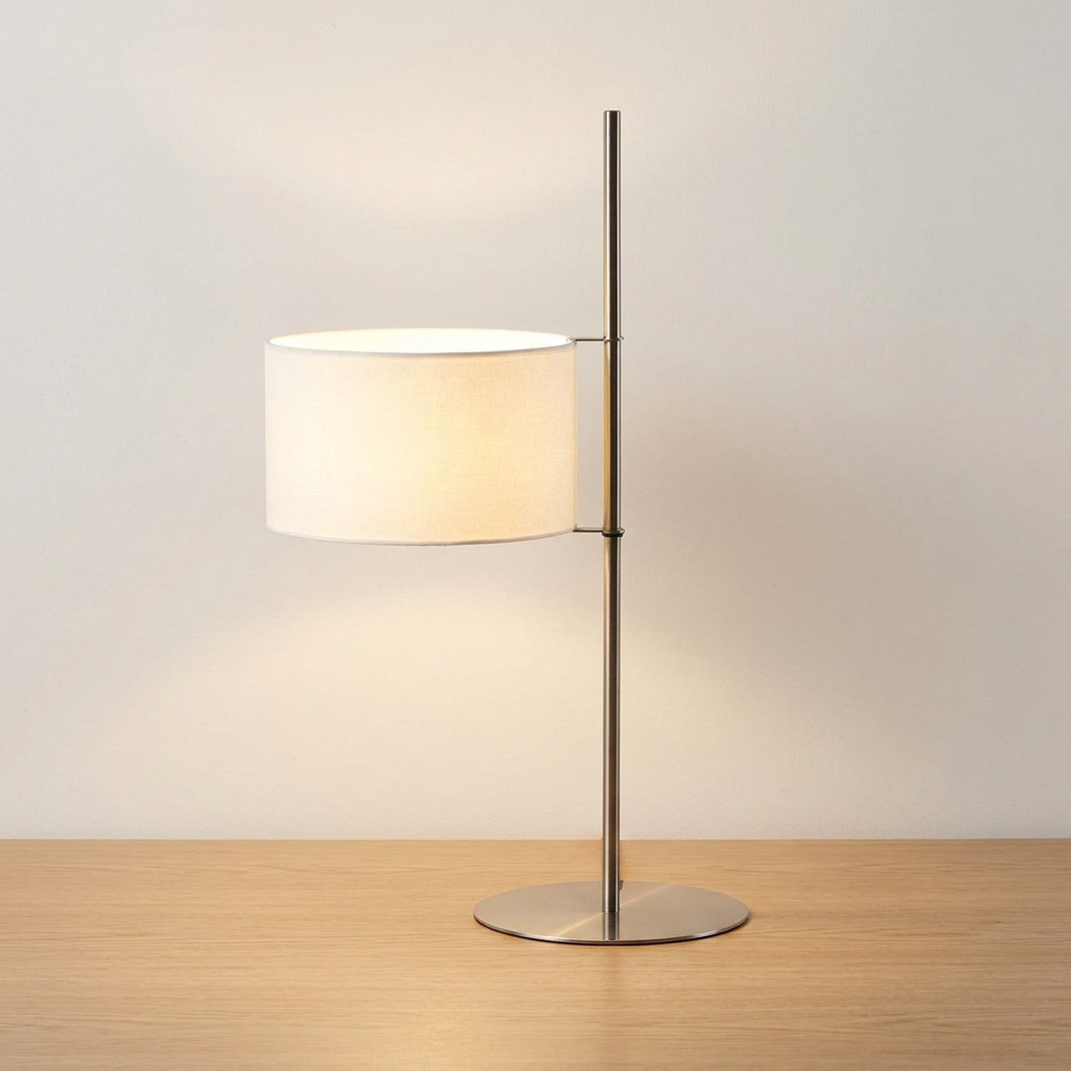 Lampe à poser japonaise variante métal chrome détail
