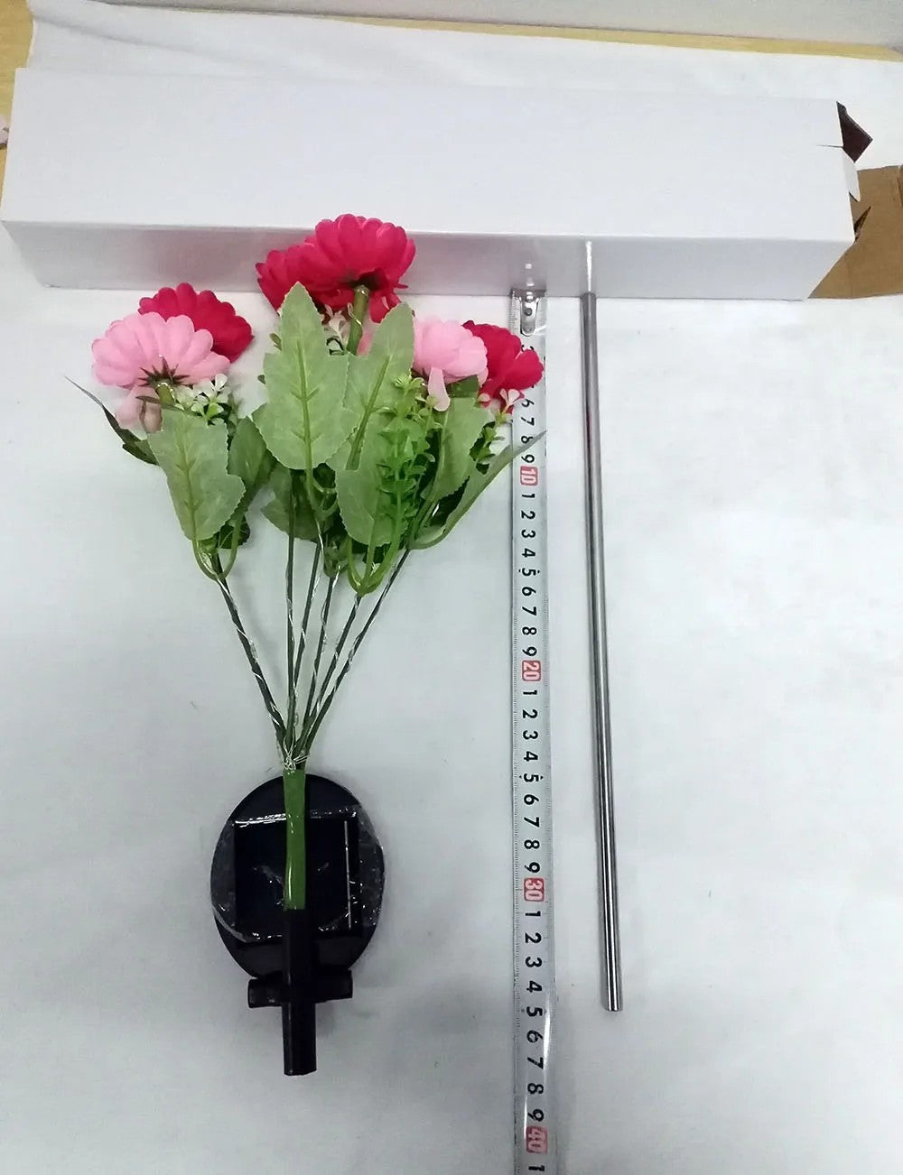 Dimensions de la lampe solaire a fleurs et du piquet metallique