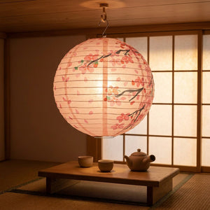 Lanterne en papier style japonais diffusant une lumière chaude dans un salon de thé avec shoji et tatami