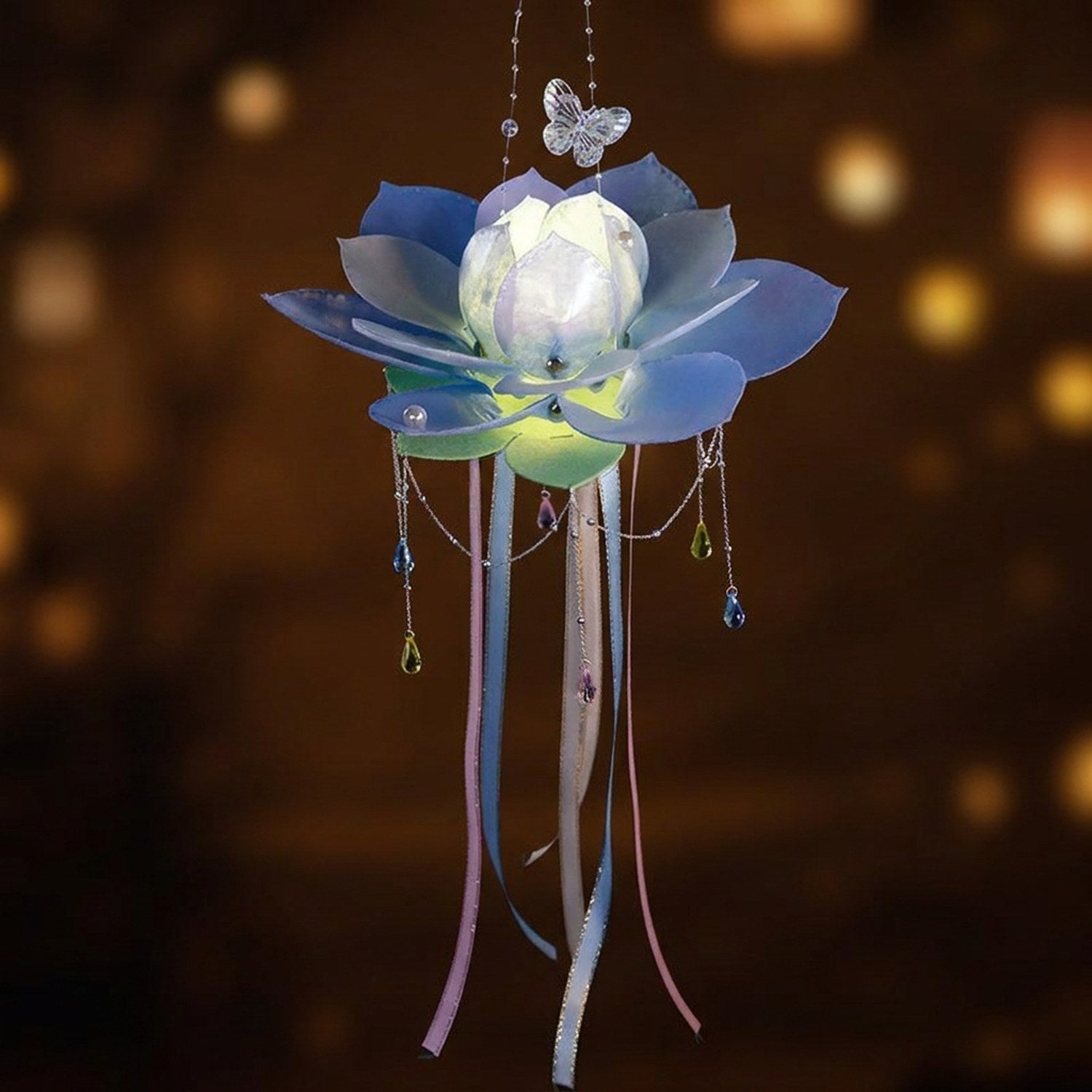 Lanterne lotus bleue modèle fleur fermée illuminée