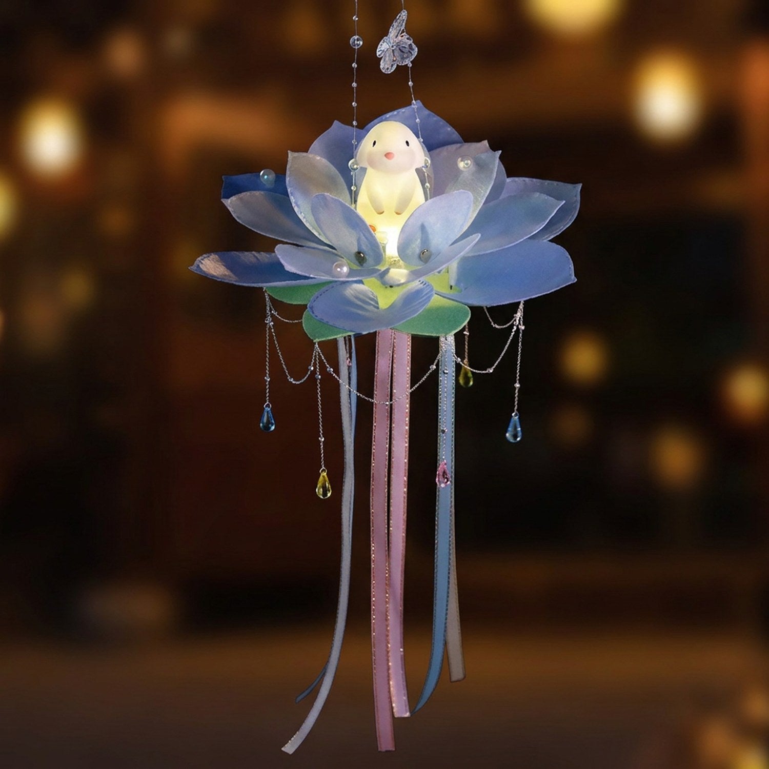 Lanterne lotus bleue avec figurine lapin illuminée