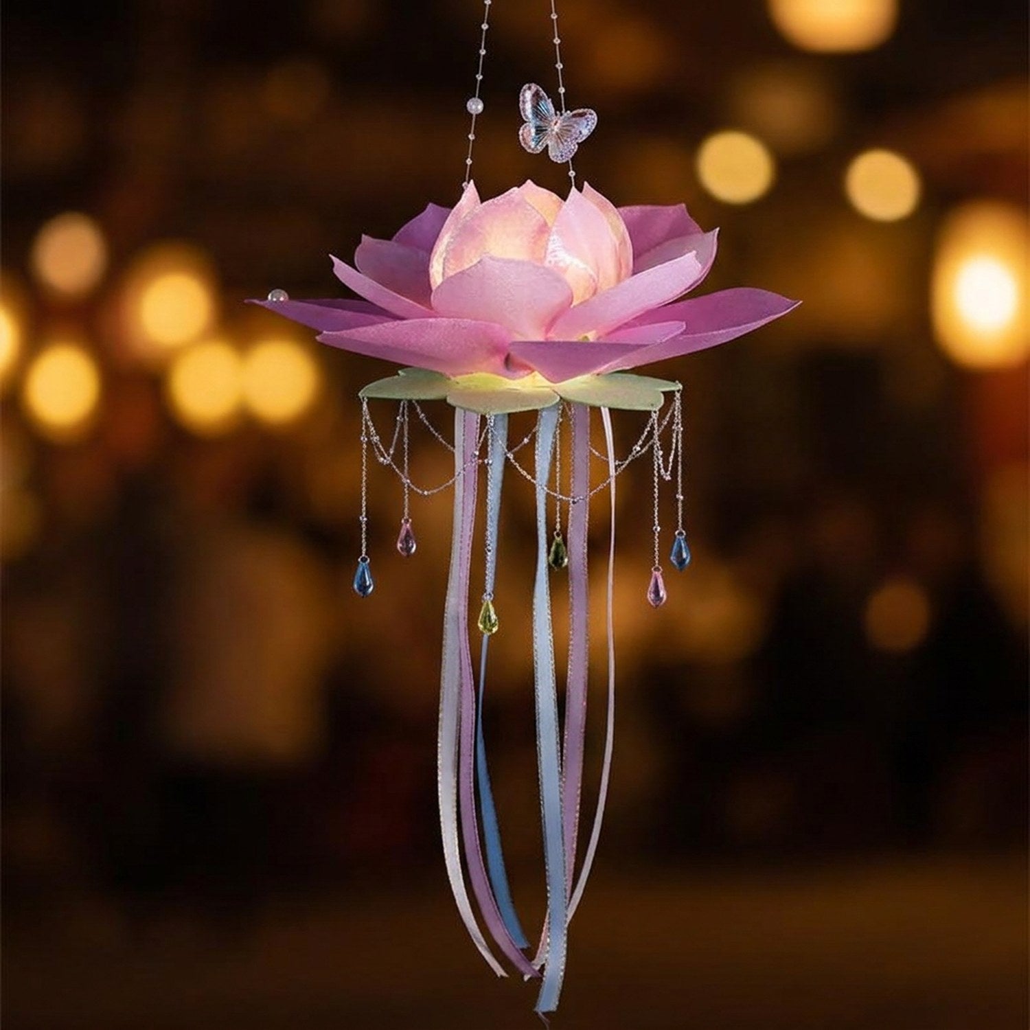 Lanterne lotus violette modèle fleur fermée illuminée