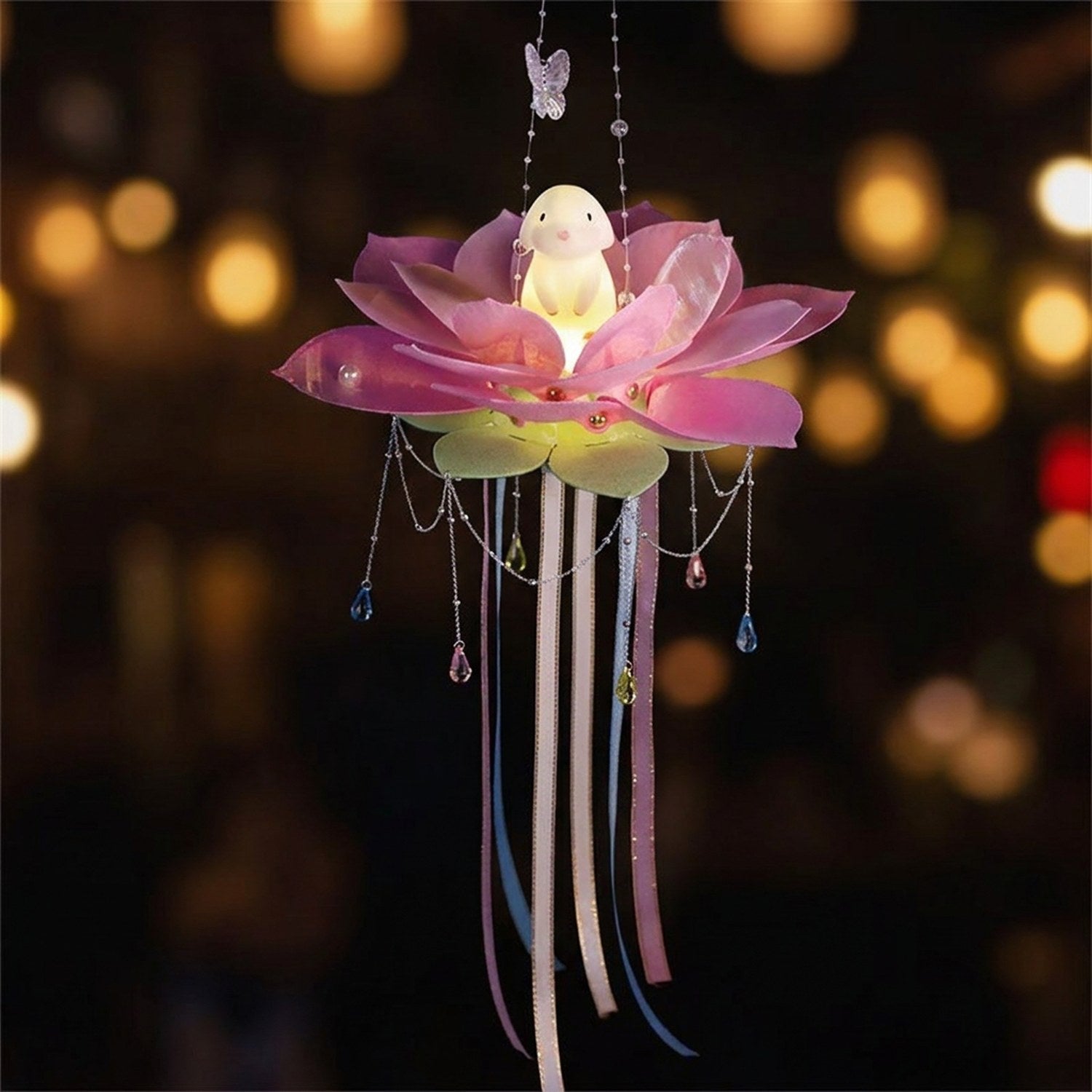 Lanterne lotus violette avec figurine lapin illuminée
