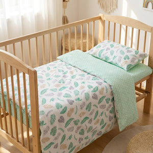 Parure de lit bébé motif Feuilles dans un berceau