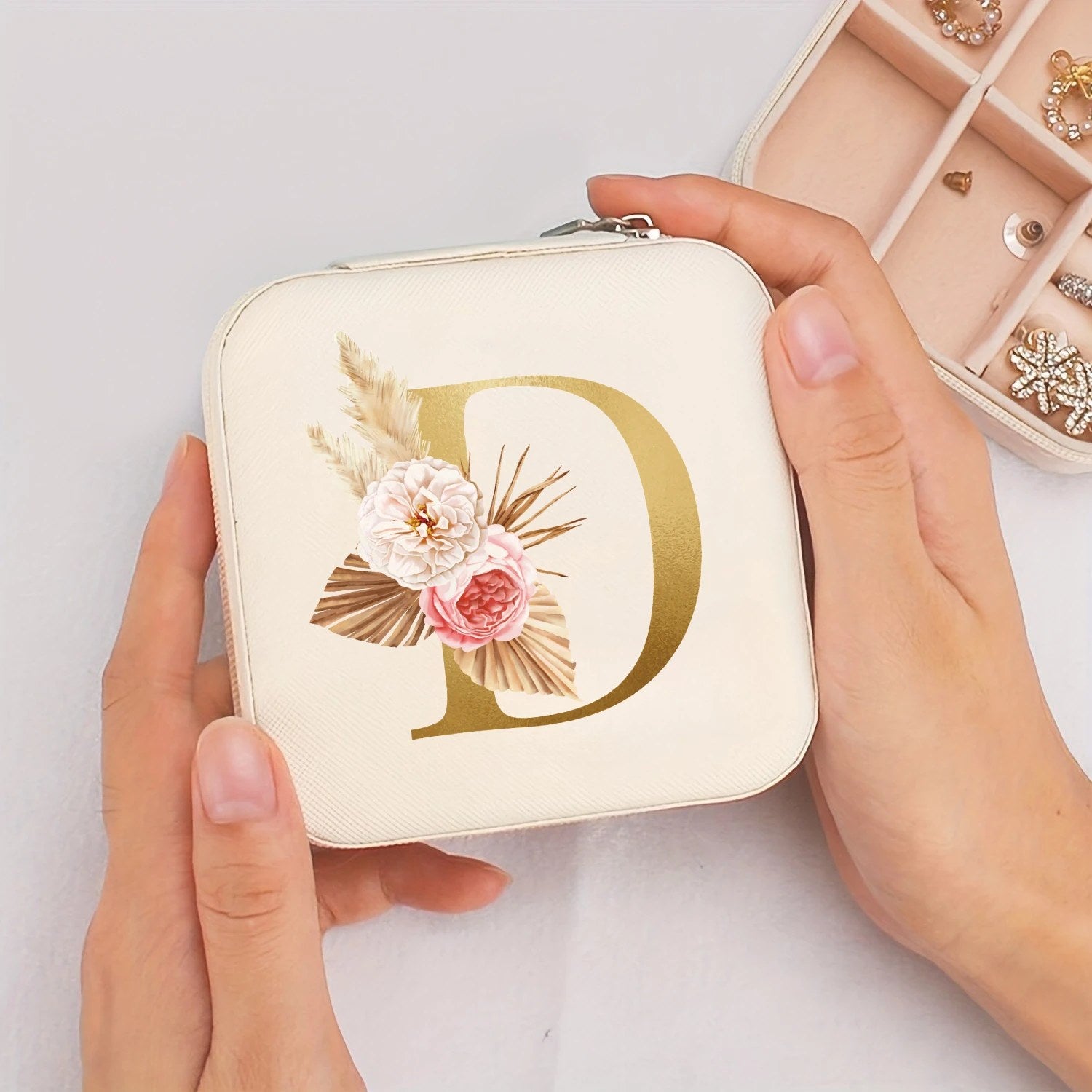 Boîte à bijoux de voyage initiale D dorée et fleurs bohème
