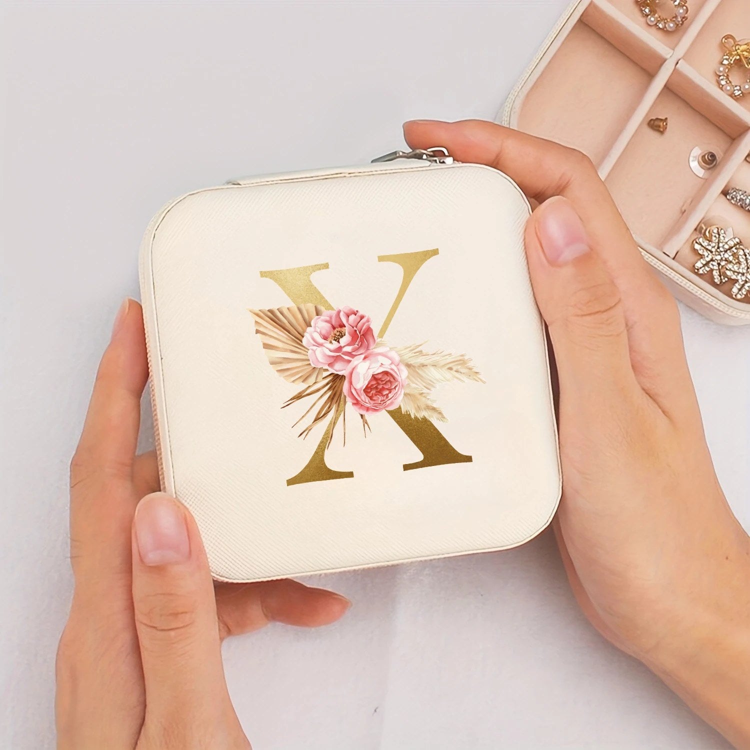 Boîte à bijoux de voyage initiale X dorée et fleurs bohème
