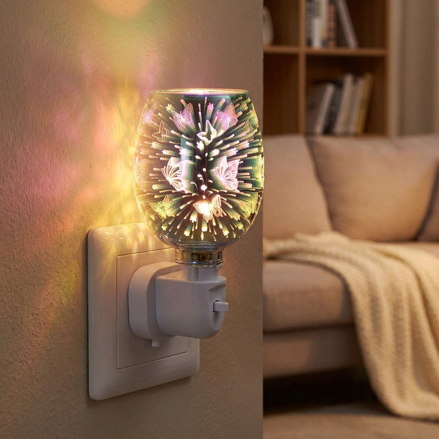 Brûle-parfum électrique lumineux branché dans un salon cocooning près d'un canapé
