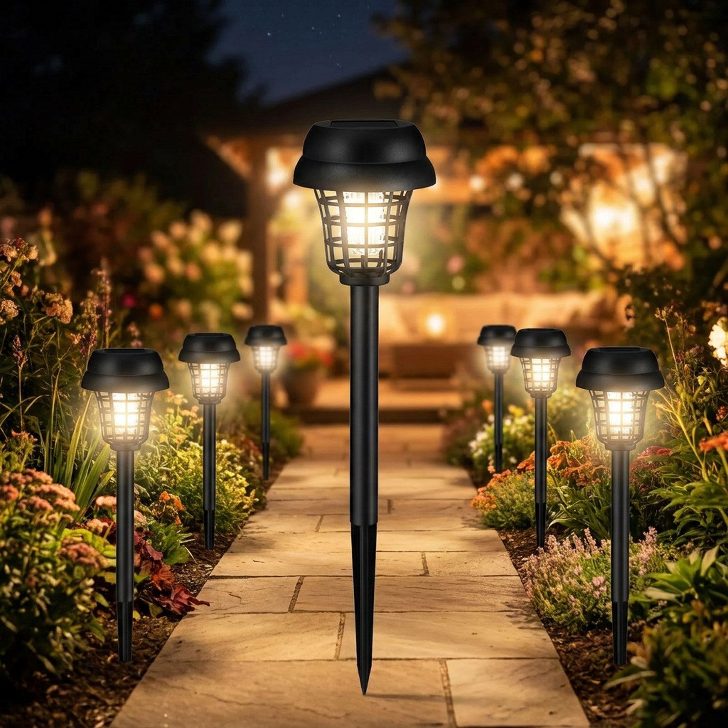 Lampes anti moustique solaires alignées le long d'une allée de jardin éclairée la nuit
