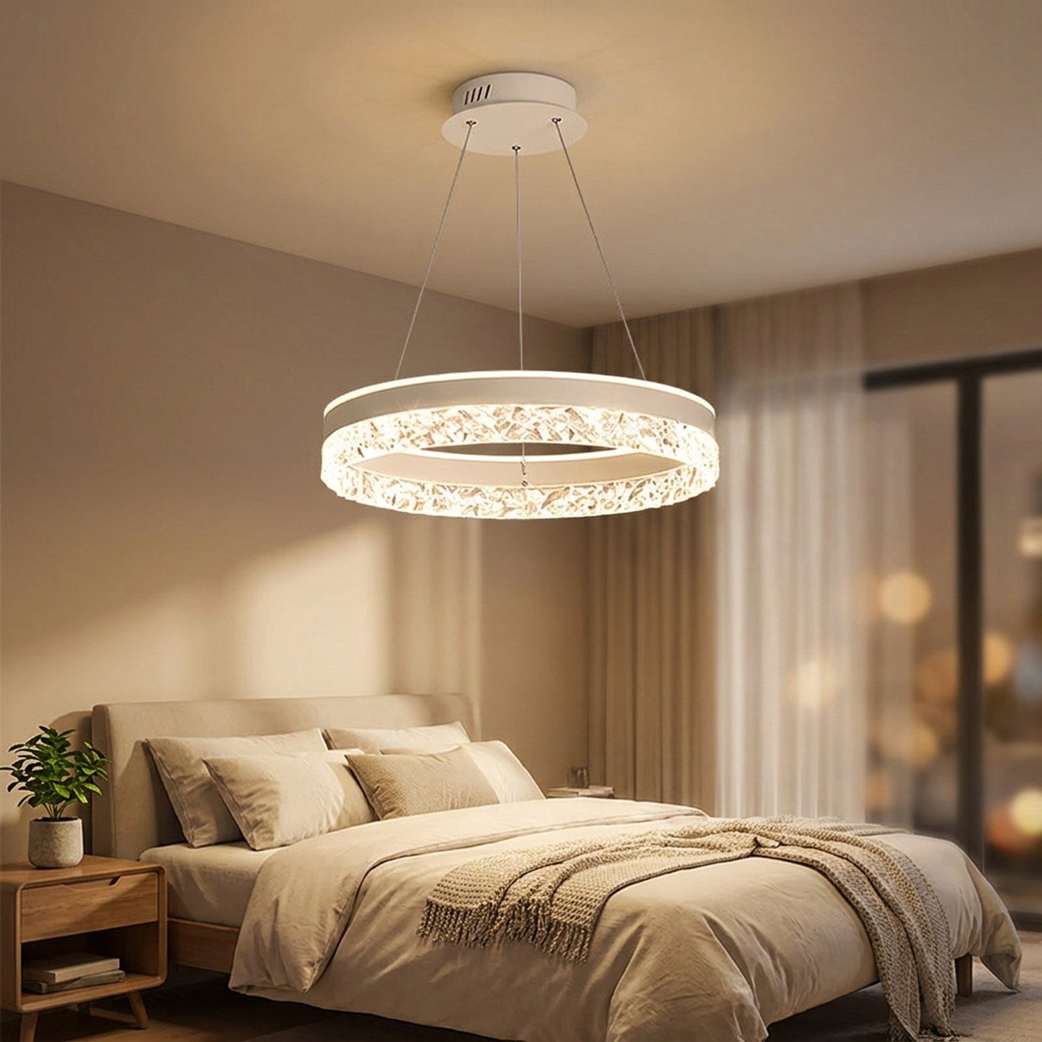 Suspension anneau LED allumee au-dessus d un lit dans une chambre lumineuse