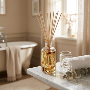 Recharge diffuseur roseaux dans une pièce bohème élégante