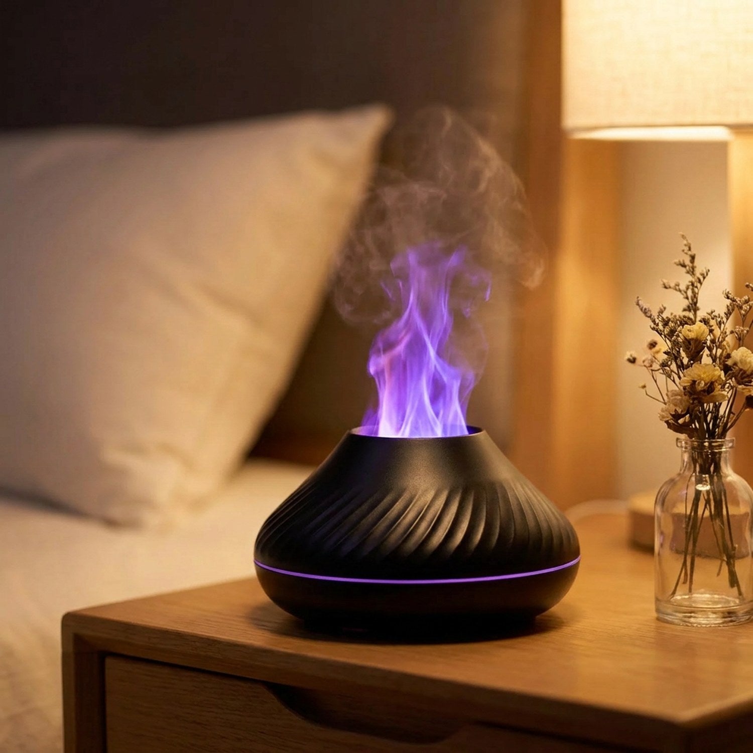 Diffuseur volcanique noir sur table de chevet LED flamme violette chambre