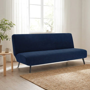 Housse de canapé convertible bleu marine sur une banquette près d'une fenêtre lumineuse