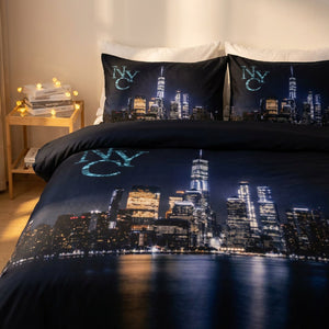 Parure de lit skyline new-yorkais dans une chambre chaleureuse avec guirlande lumineuse