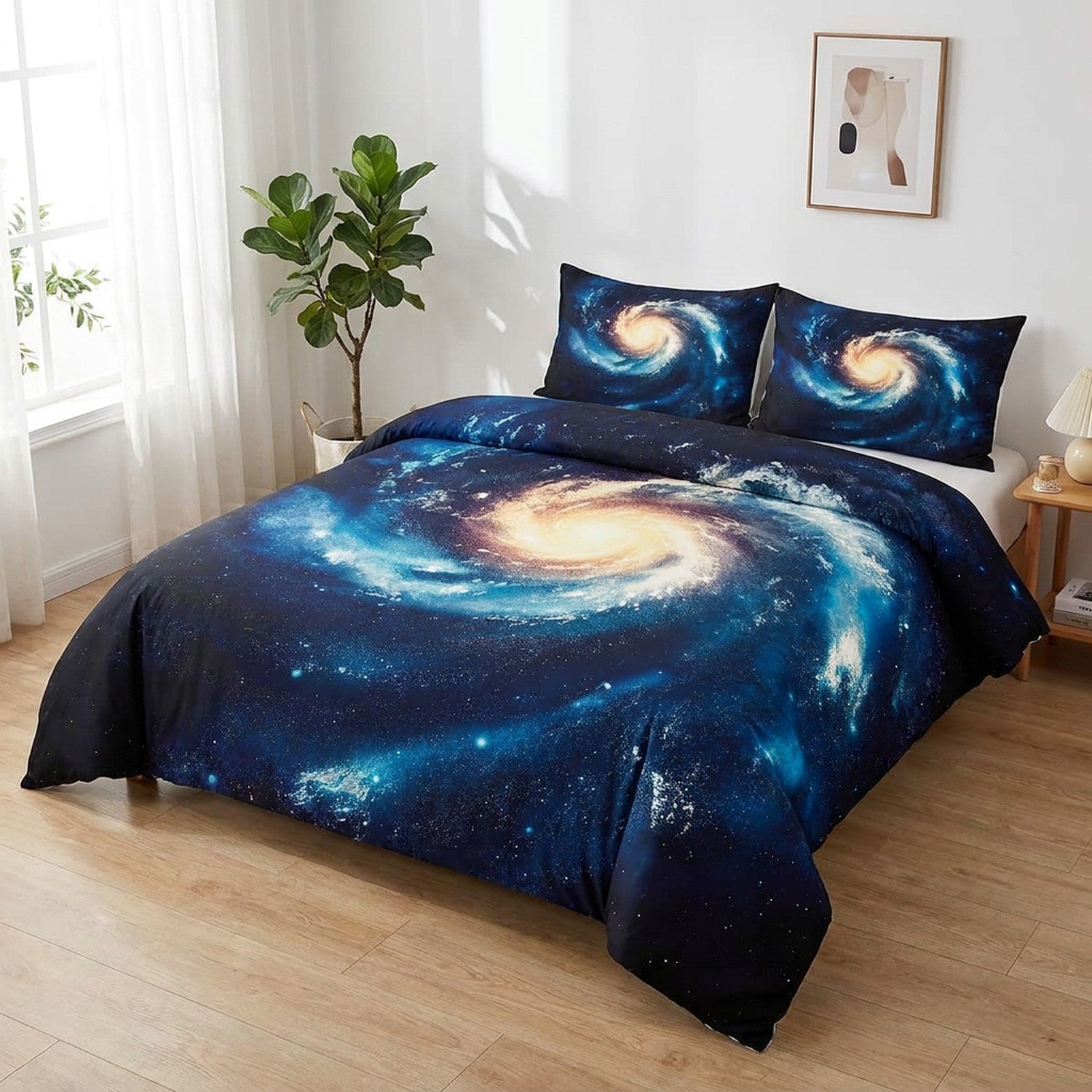 Parure de lit galaxie sur un lit dans une chambre scandinave épurée