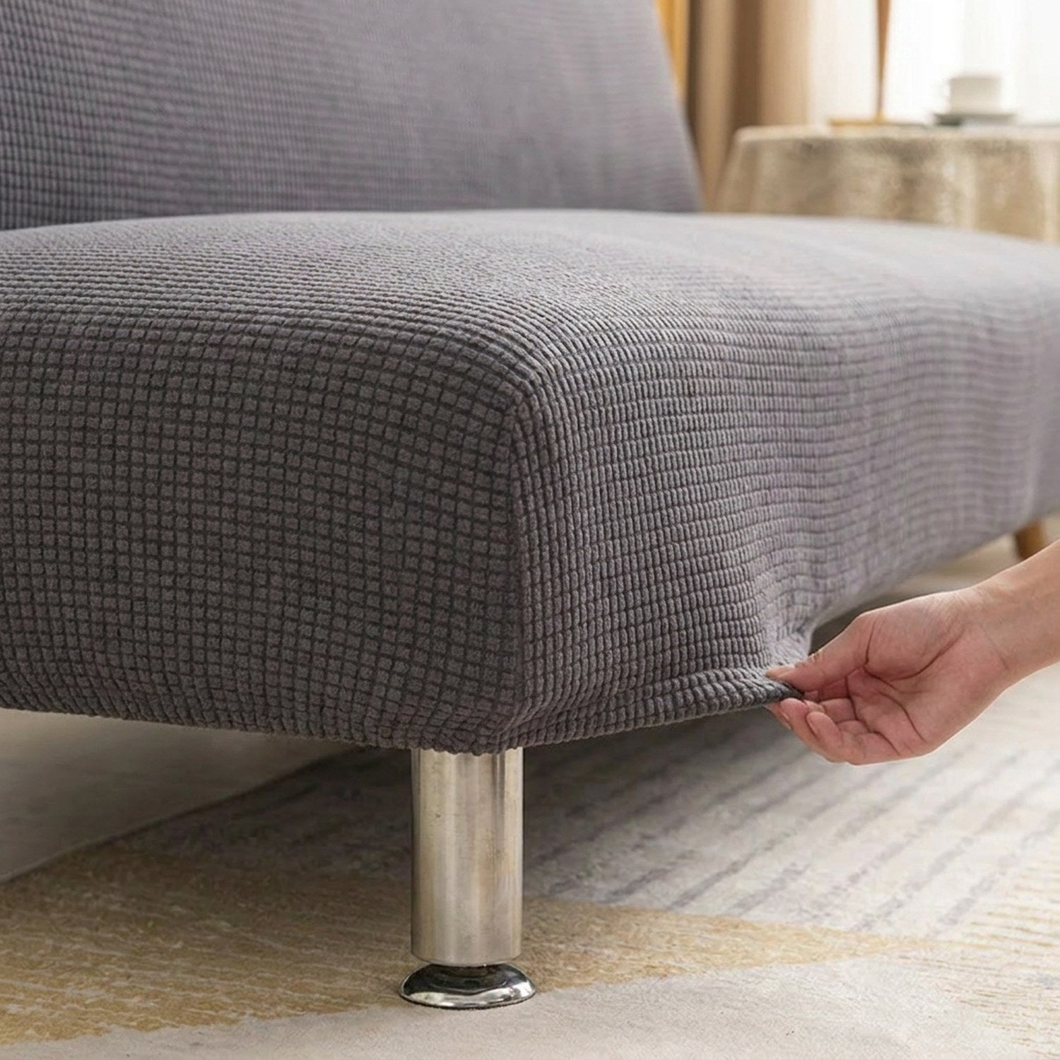 Détail du tissu jacquard tendu sans pli sur l'assise du canapé-lit