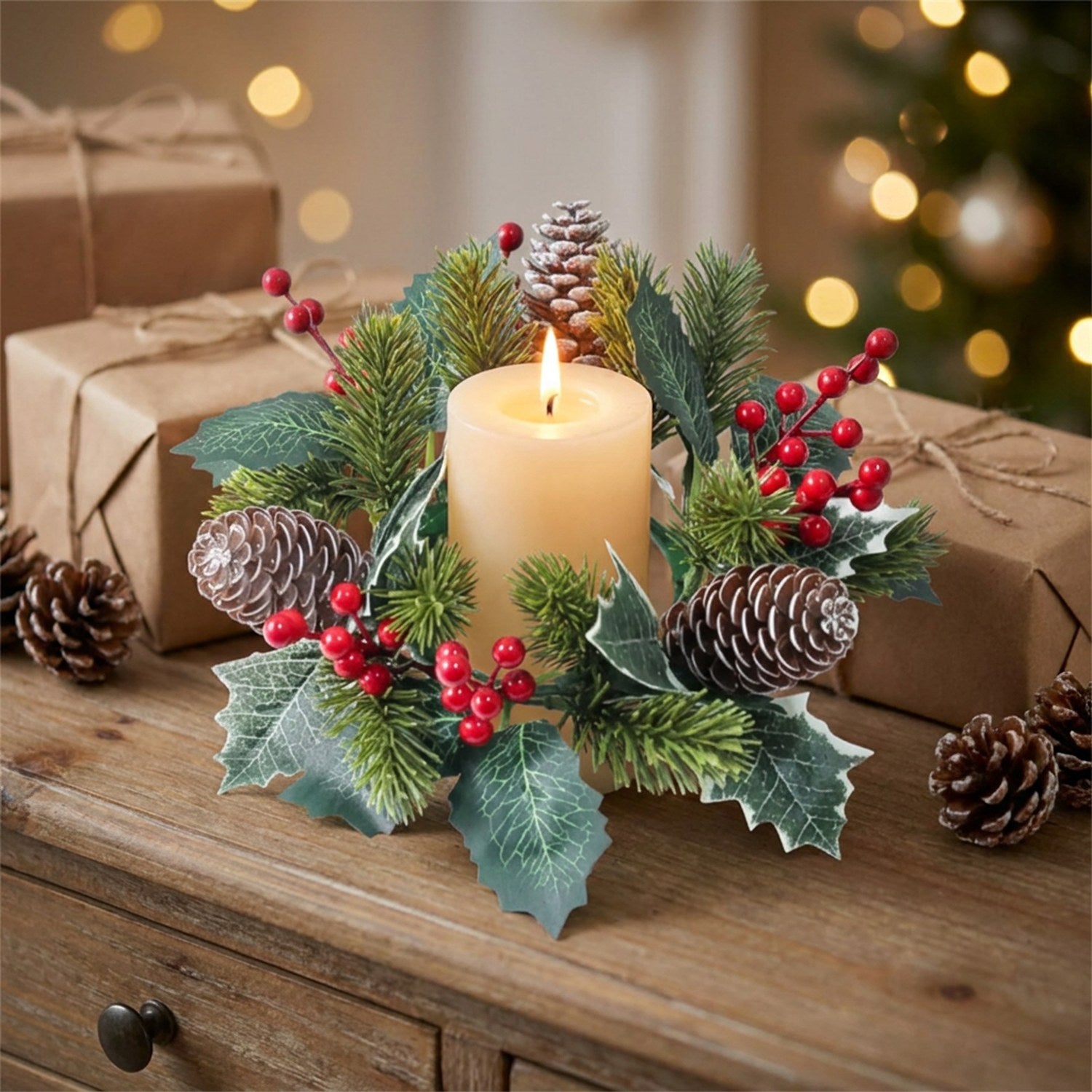 Couronne de Noël avec bougie sur une console près de cadeaux emballés