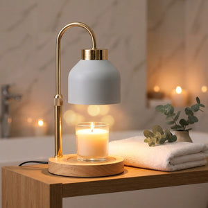 Lampe chauffe-bougie sur une étagère de salle de bain avec serviette et eucalyptus