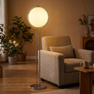 Lampadaire à boule sur socle allumé – ambiance intérieure 1