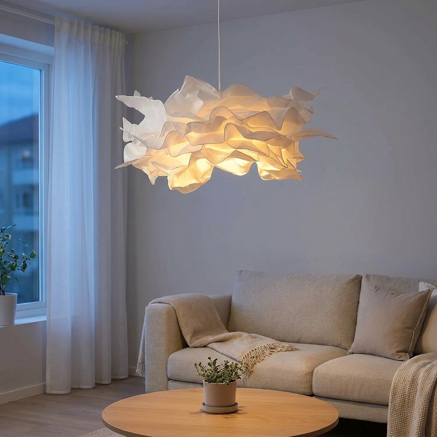 Abat-jour nuage papier DIY au-dessus canapé salon lumière tamisée