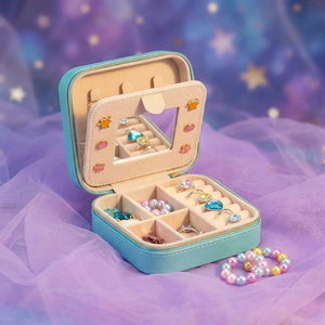 Boîte à bijoux sirène bleue ouverte avec miroir et compartiments sur tissu lavande