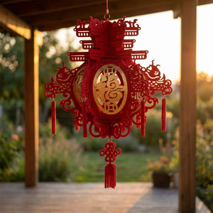 Lanterne chinoise Palais tissu flocké rouge suspendue sur terrasse extérieure au coucher du soleil