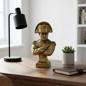 Buste Napoléon résine bronze sur bureau design contemporain avec plante et carnet