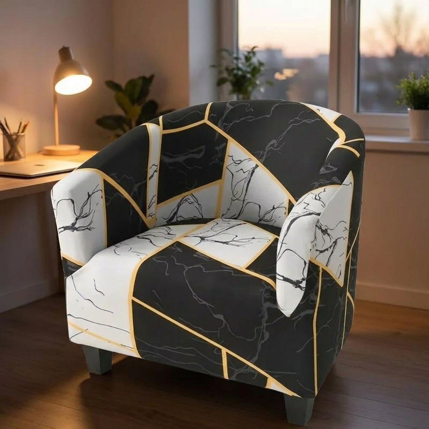 Housse de fauteuil club à motif marbre dans un coin bureau ambiance tamisée