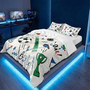 Enfant s amusant avec le produit dans sa chambre chaleureuse