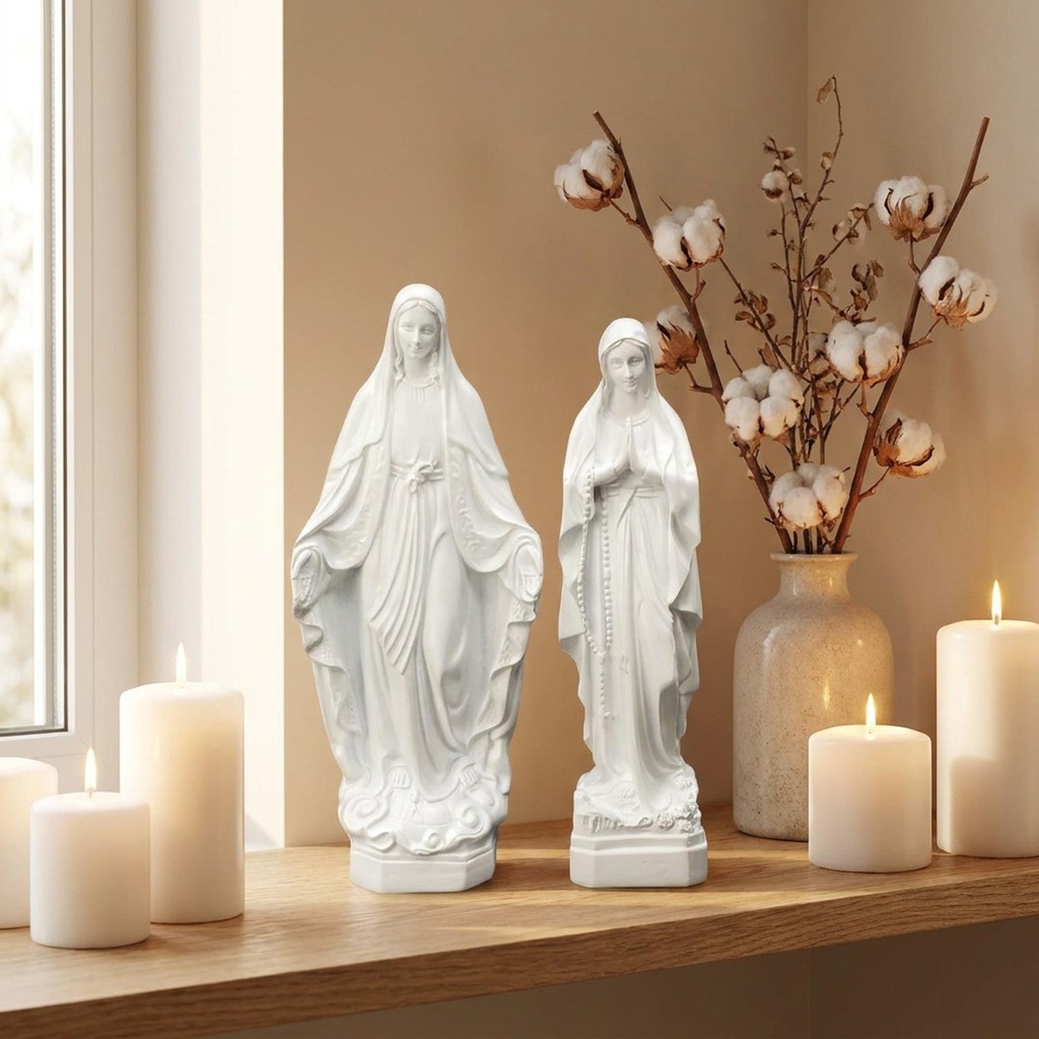 Deux figurines Vierge Marie résine blanche avec bougies et fleurs de coton