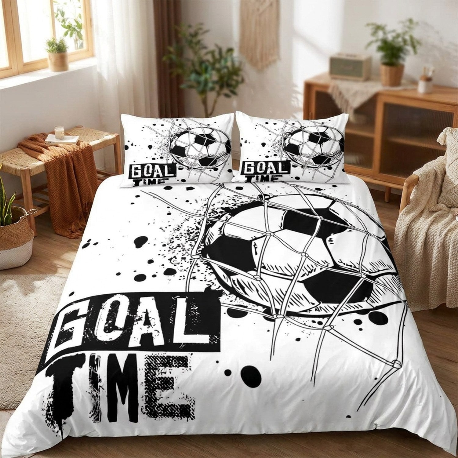 Housse de couette de football vue rapprochée dans une chambre cocooning