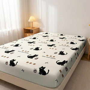 Lit habillé d'un drap housse chat dessin animé dans une chambre lumineuse