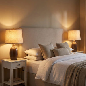 Lot de 2 abat-jours tambour lin beige et noir sur lampes coordonnées en salon