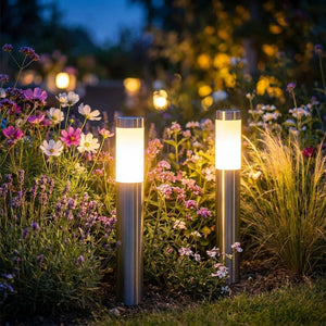 Lampadaire solaire extérieur jardin nuit mise en scène 2