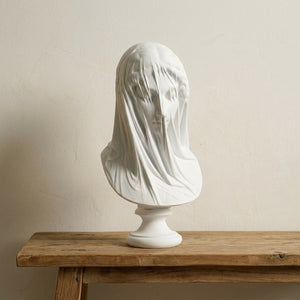 Sculpture buste voilée seule sur console en bois style minimaliste