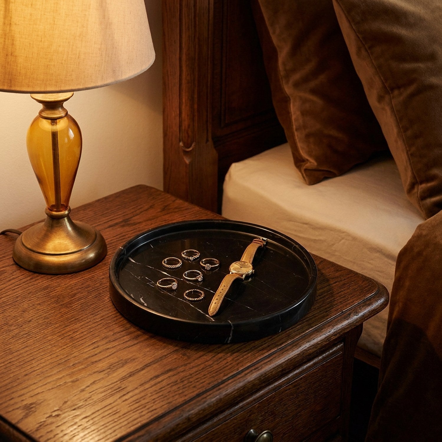 Plateau marbre noir sur table de chevet en bois