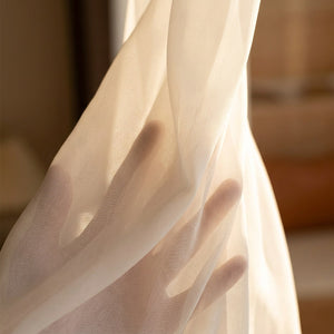 Gros plan du tissu voile blanc fin et transparent