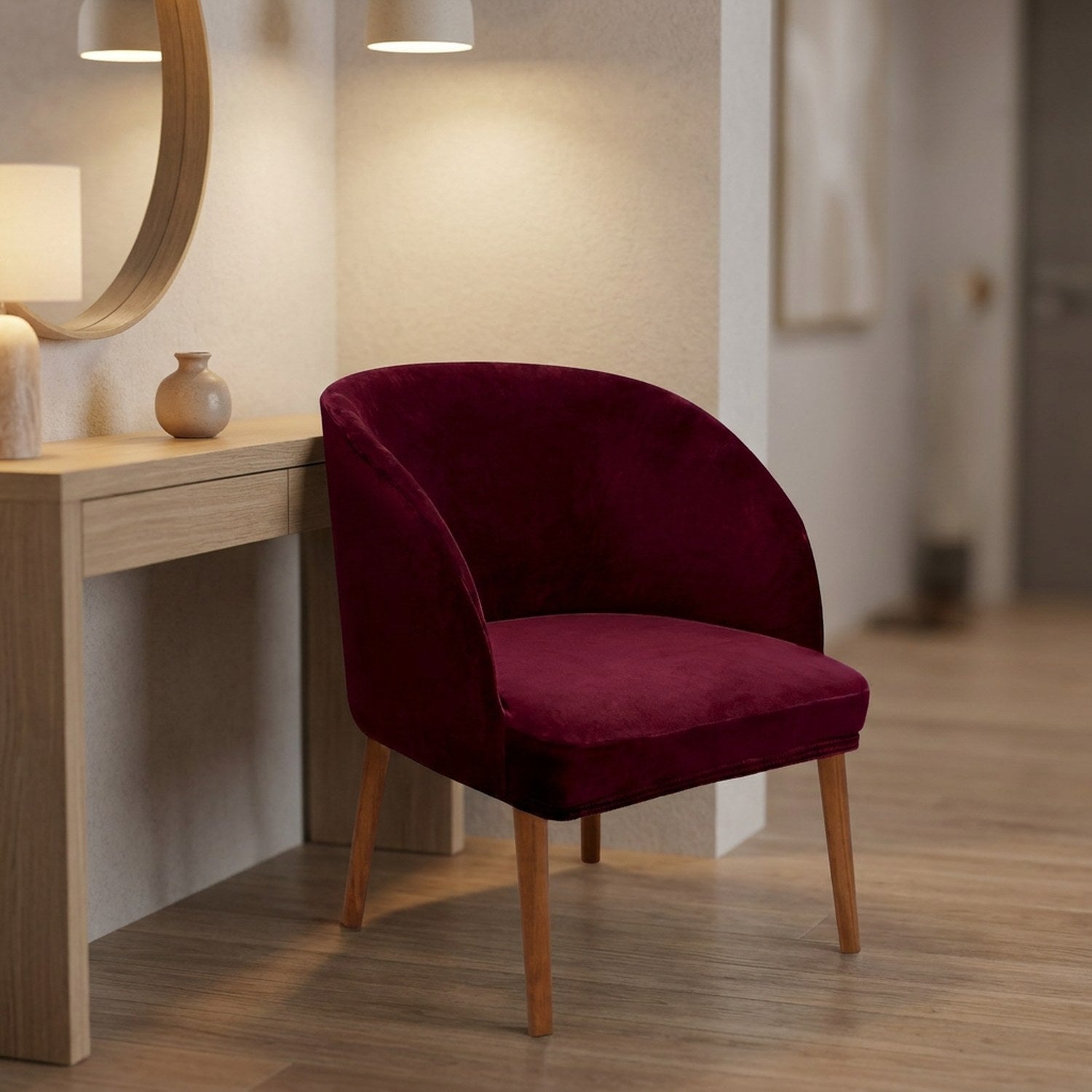 Housse de chaise velours bourgogne dans une entrée moderne près d'une console