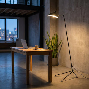 Lampadaire trépied noir bureau loft industriel