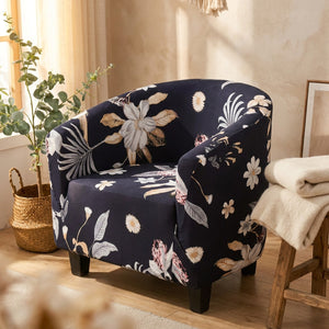 Fauteuil cabriolet et sa housse florale marine dans une ambiance chaleureuse à la lumière dorée