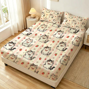 Parure de lit enfant à chatons et fraises sur un lit avec lumière du matin