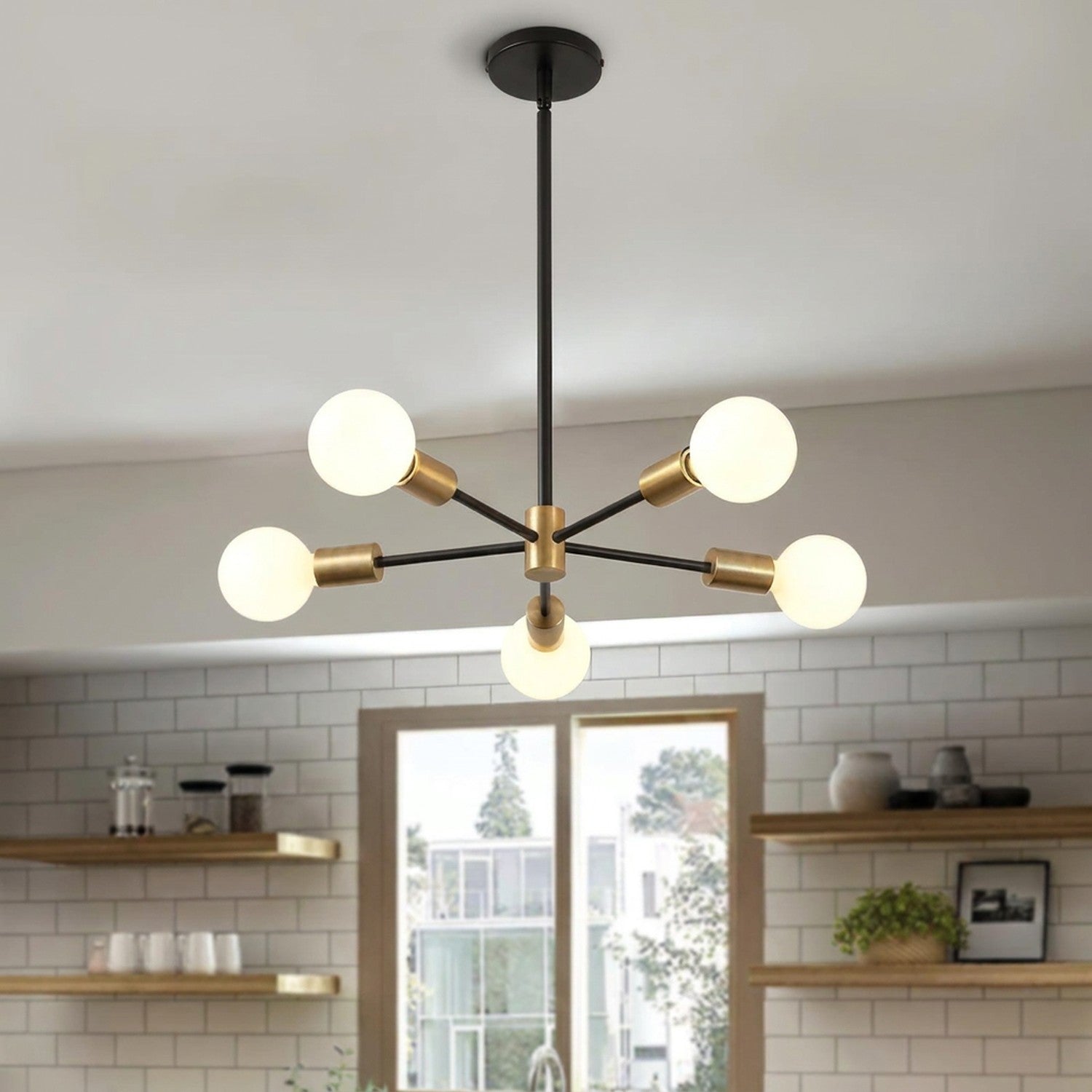 Lustre araignée Sputnik dans une chambre contemporaine