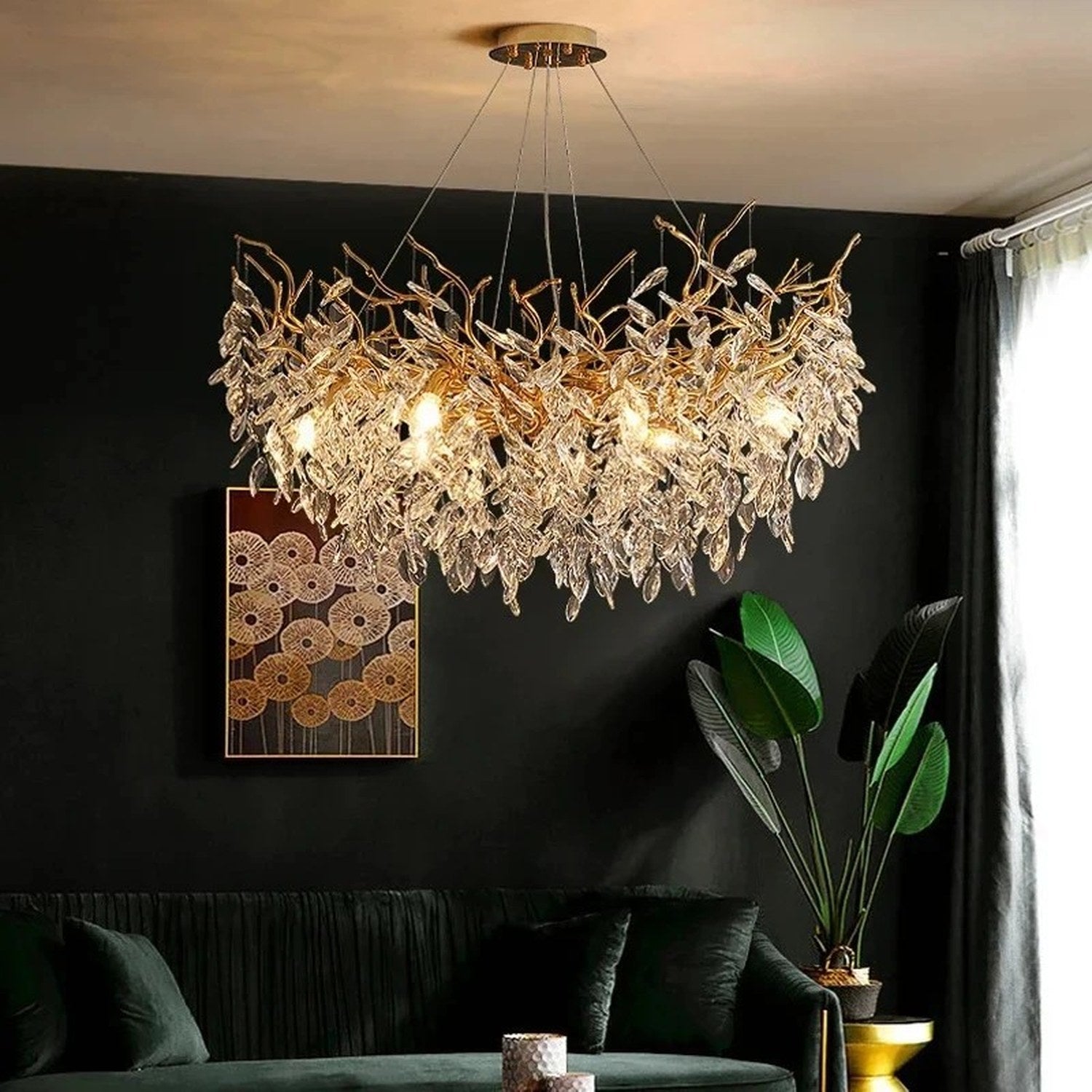 Lustre cristal LED rond vu de face finition dorée détail structure aluminium