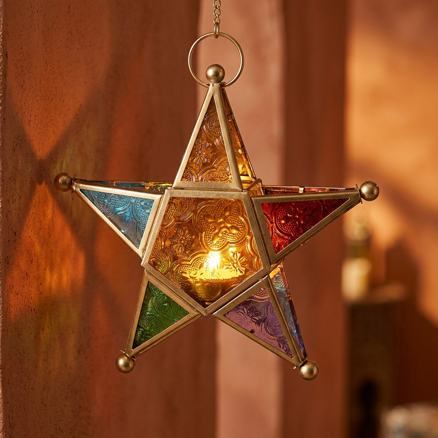 Chandelier étoile suspendu en métal doré et verre coloré multicolore style marocain bougie allumée