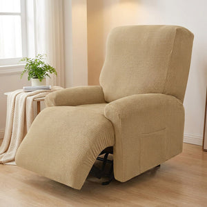 Housse de fauteuil inclinable beige en maille douce installée sur un fauteuil relax dans un salon chaleureux
