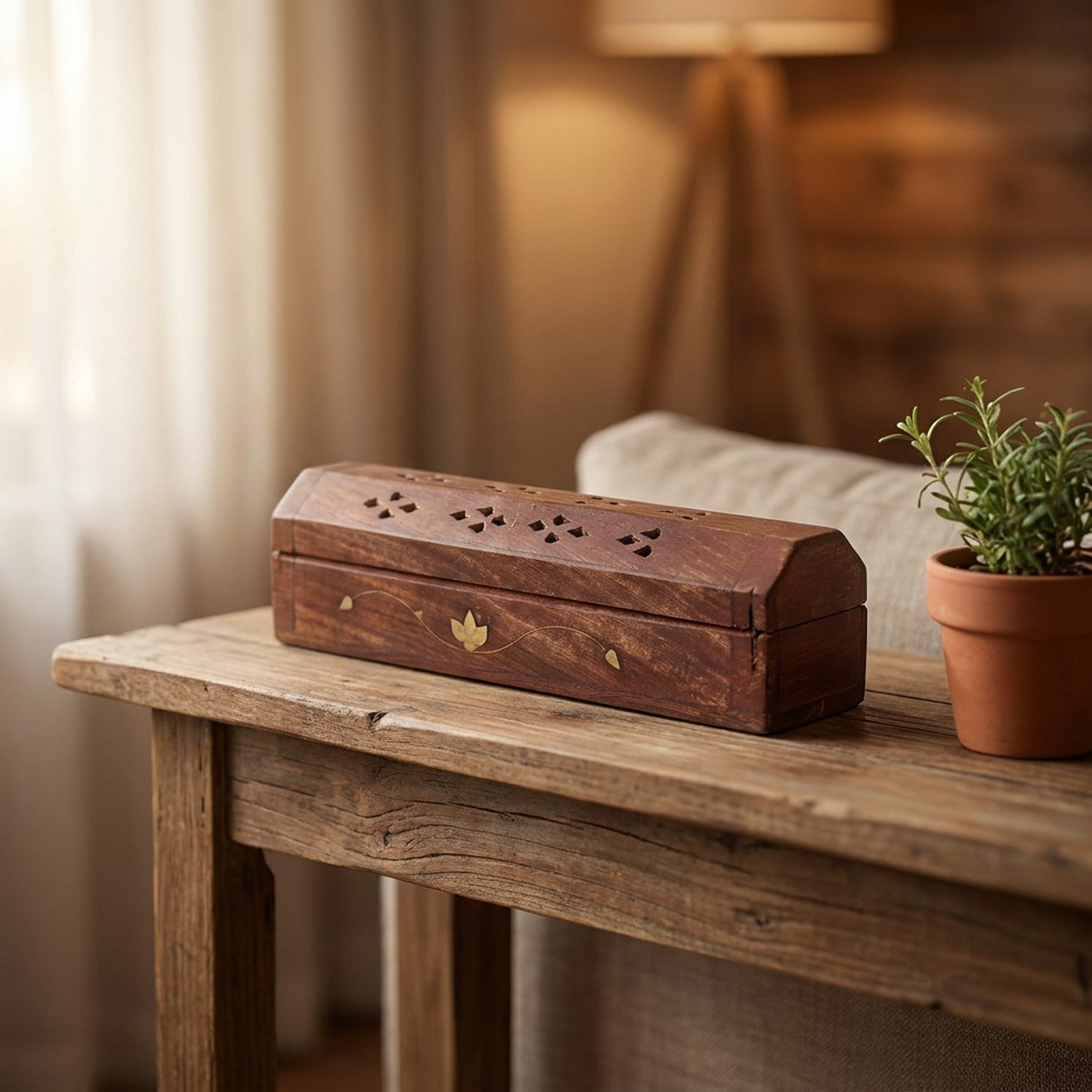Porte-encens en bois sculpté artisanal creux