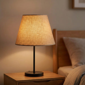 Abat-jour en lin rétro beige sur lampe de chevet